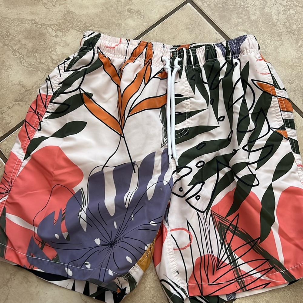 Two swim trunks - Picture 2 of 7